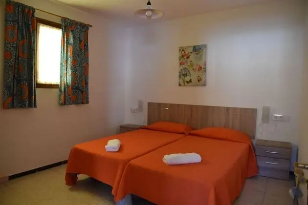 İki Ayrı Yataklı Oda, Ortak Banyo
