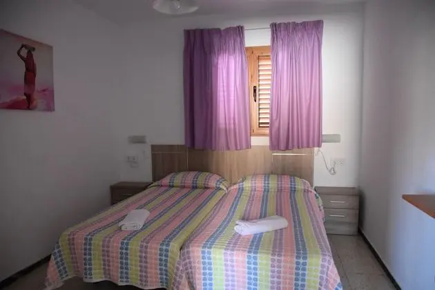 İki Ayrı Yataklı Oda, Ortak Banyo