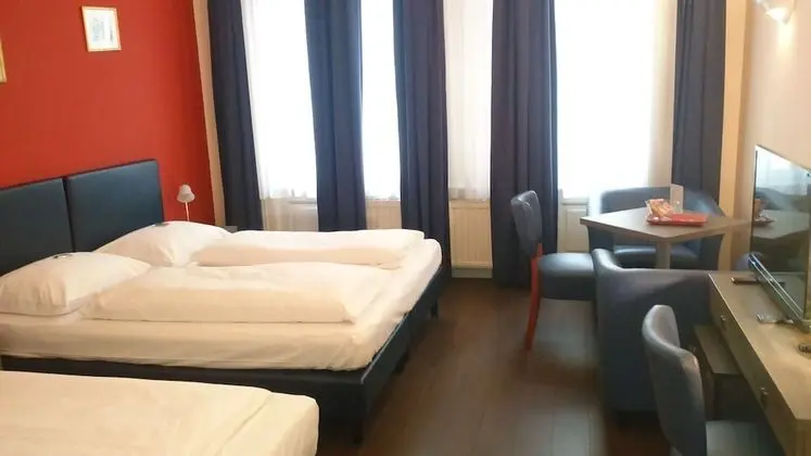 Üç Kişilik Oda