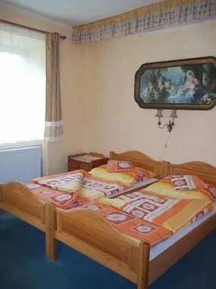 Tek Büyük veya İki Ayrı Yataklı Oda (+1 extra bed)