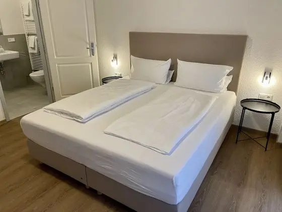 Economy Tek Büyük Yataklı Oda, Banyolu/Duşlu (im Erdgeschoss)
