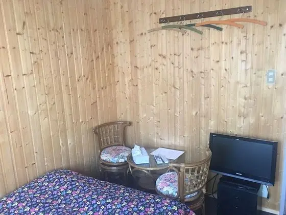 İki Ayrı Yataklı Oda, Ortak Banyo