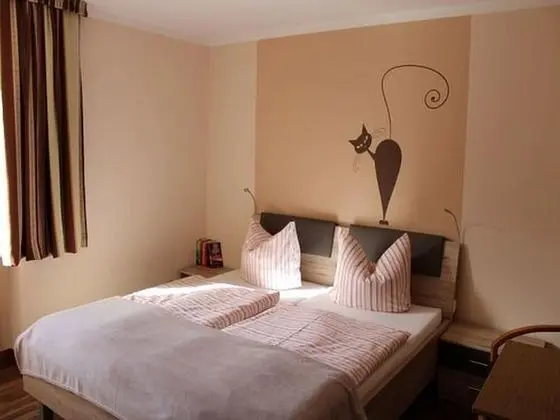 Classic Tek Büyük Yataklı Oda