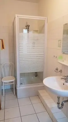 Standard Tek Büyük veya İki Ayrı Yataklı Oda, Banyolu/Duşlu