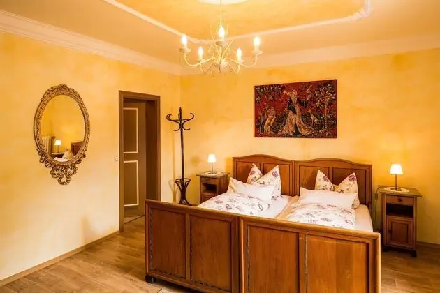 Traditional Üç Kişilik Oda, Balkon, Avlu (Room 1)