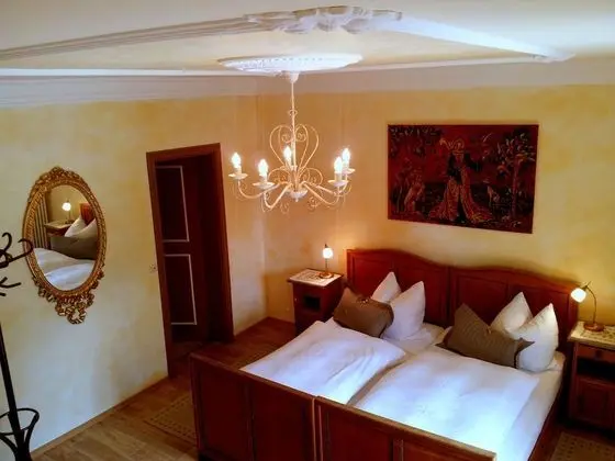 Traditional Üç Kişilik Oda, Balkon, Avlu (Room 1)