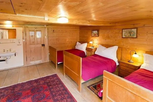 Traditional Üç Kişilik Oda, Ortak Banyo