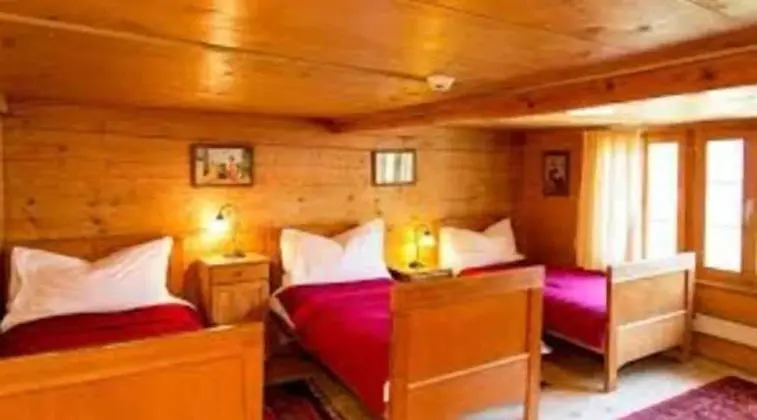 Traditional Üç Kişilik Oda, Ortak Banyo