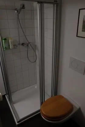 Traditional Üç Kişilik Oda, Ortak Banyo