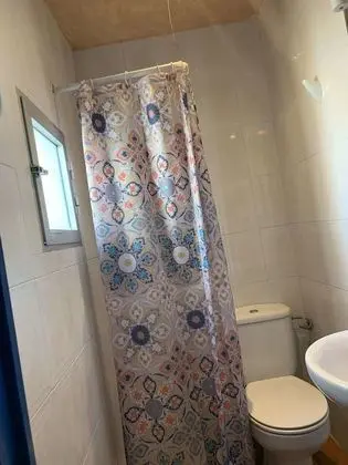 Basic Tek Büyük veya İki Ayrı Yataklı Oda (Private Bathroom outside the room)