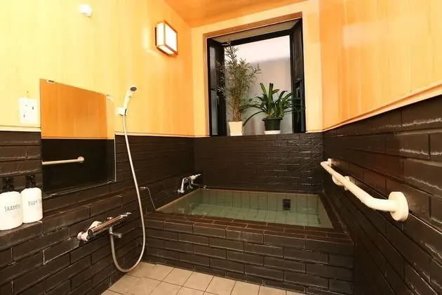 İki Ayrı Yataklı Oda, Ortak Banyo (Private Toilet)