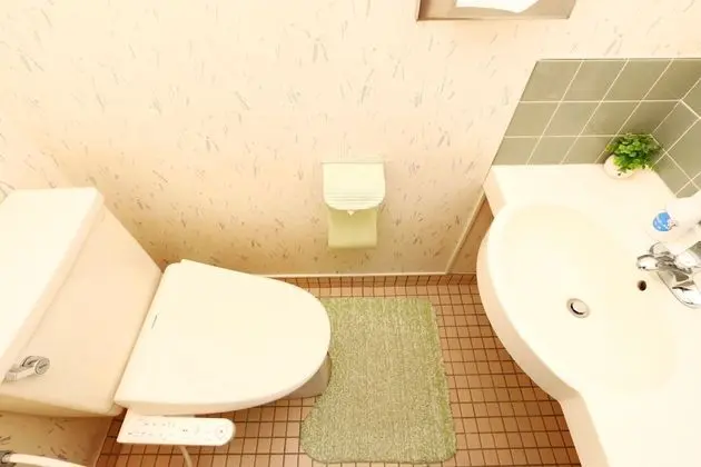 Üç Kişilik Oda, Ortak Banyo (Private Toilet)