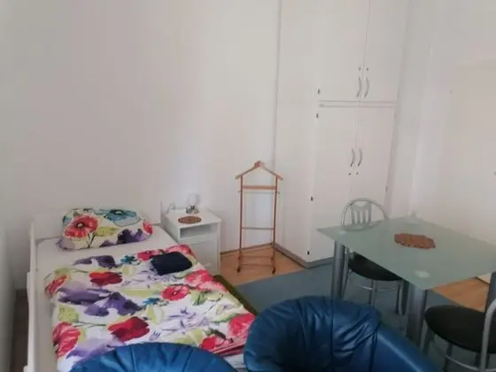 Tek Büyük Yataklı Oda, Ortak Banyo