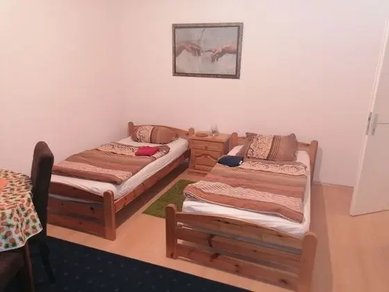 Tek Büyük Yataklı Oda, Ortak Banyo