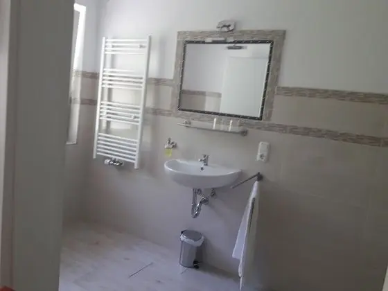 Basic Tek Büyük Yataklı Oda