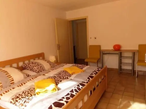 Tek Büyük Yataklı Oda, Ortak Banyo