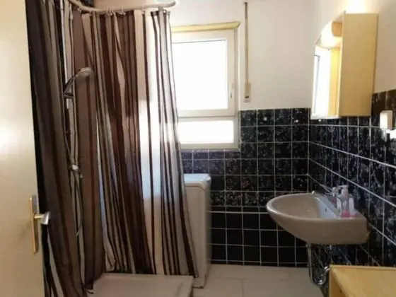 Tek Büyük Yataklı Oda, Ortak Banyo