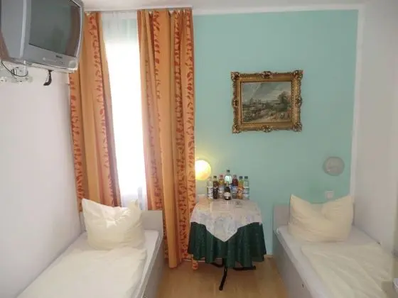 Tek Büyük Yataklı Oda, Ortak Banyo