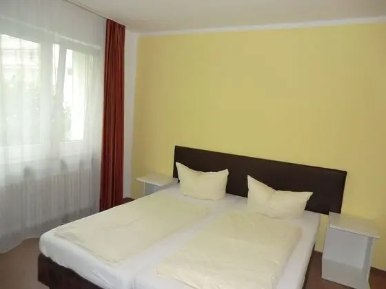 Tek Büyük Yataklı Oda, Ortak Banyo
