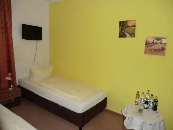 Üç Kişilik Oda