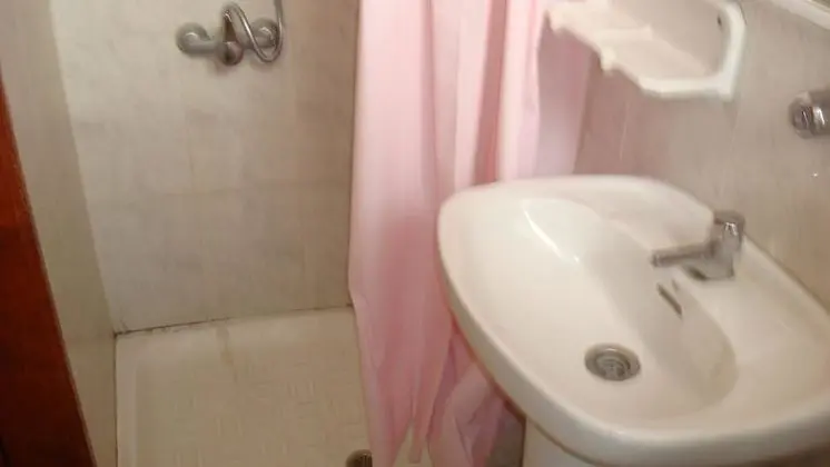 Tek Kişilik Oda, Ortak Banyo