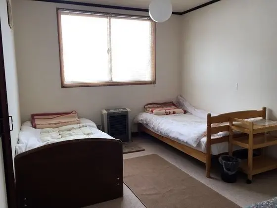 İki Ayrı Yataklı Oda, Ortak Banyo