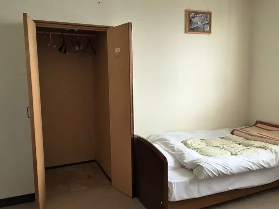 İki Ayrı Yataklı Oda, Ortak Banyo
