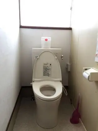 İki Ayrı Yataklı Oda, Ortak Banyo