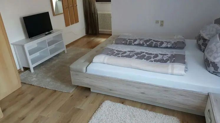 Classic Tek Büyük Yataklı Oda