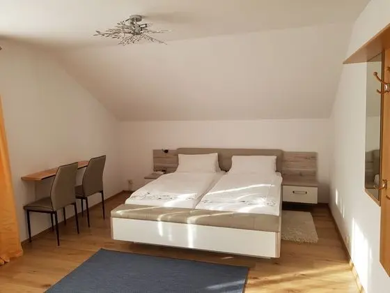 Classic Tek Büyük Yataklı Oda