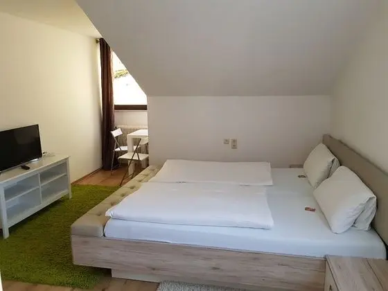 Classic Tek Büyük Yataklı Oda