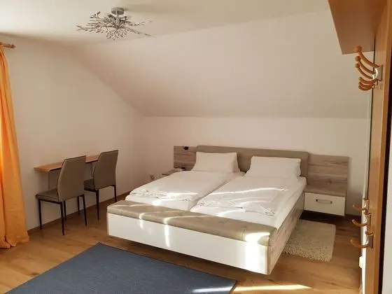 Classic Tek Büyük Yataklı Oda