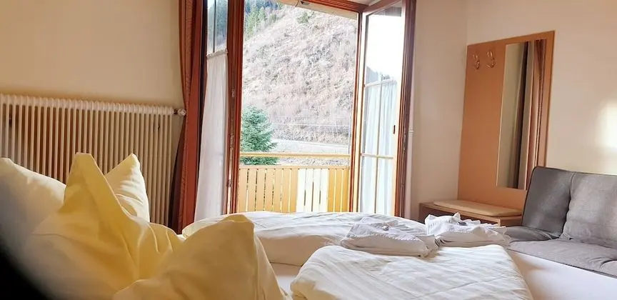 Tek Büyük Yataklı Oda, Balkon