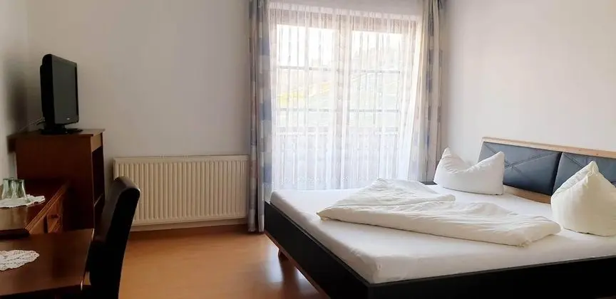 Tek Büyük Yataklı Oda, Balkon, Ek Bina