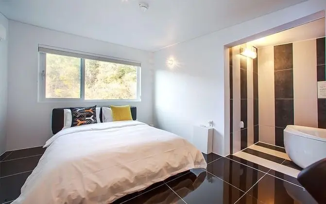 Tek Büyük Yataklı Oda, Avlu Manzaralı, Asma Kat