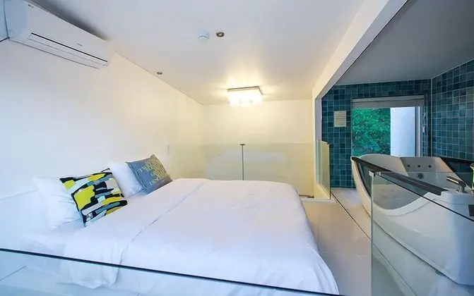 Tek Büyük Yataklı Oda, Avlu Manzaralı, Asma Kat