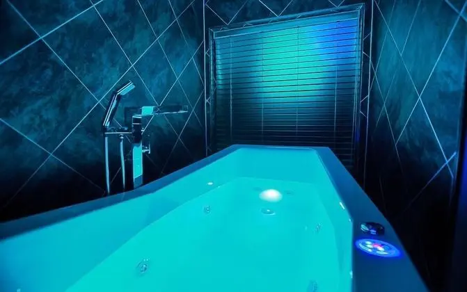 Tek Büyük Yataklı Oda, Avlu Manzaralı, Asma Kat