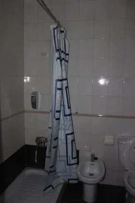 Dört Kişilik Oda, Ortak Banyo