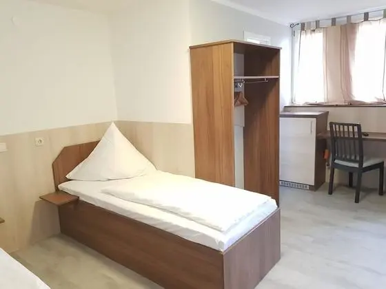 Üç Kişilik Oda