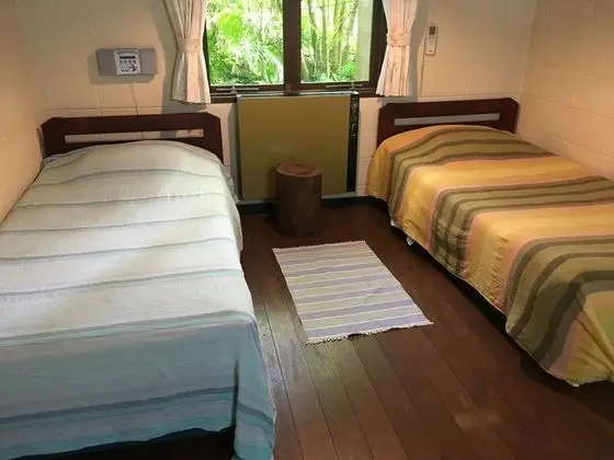 Üç Kişilik Oda, Ortak Banyo