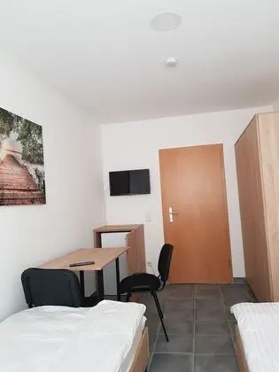 İki Ayrı Yataklı Oda, Ortak Banyo