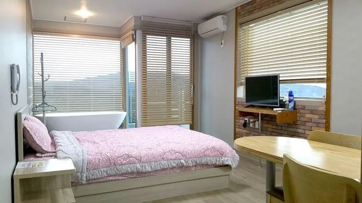 Tek Büyük Yataklı Oda, Küvet (104)