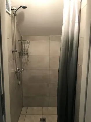 Tek Büyük Yataklı Oda, Ortak Banyo