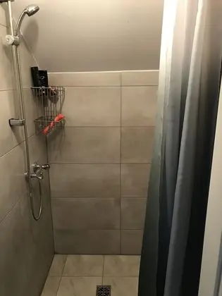 Tek Kişilik Oda, Ortak Banyo