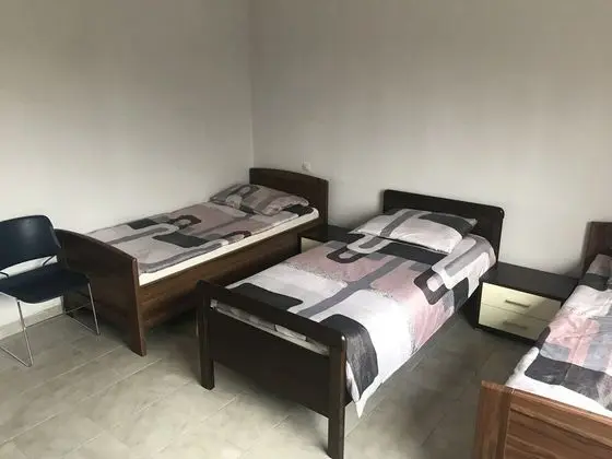 Üç Kişilik Oda, Ortak Banyo