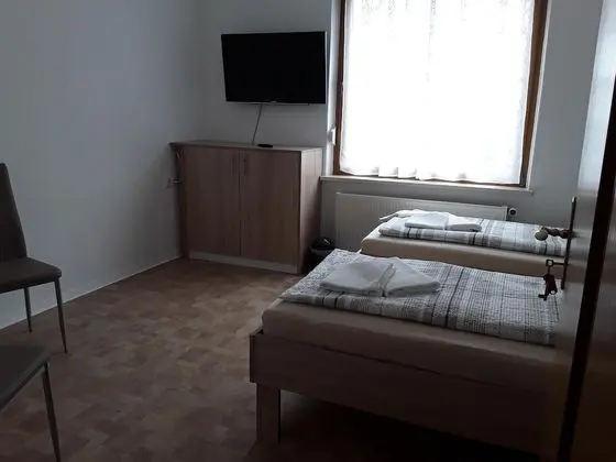 Tek Büyük Yataklı Oda, Ortak Banyo