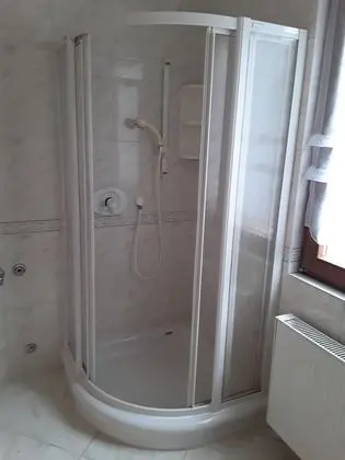 Tek Büyük Yataklı Oda, Ortak Banyo