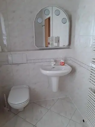 Tek Büyük Yataklı Oda, Ortak Banyo