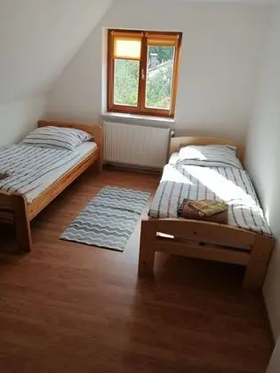 İki Ayrı Yataklı Oda, Ortak Banyo