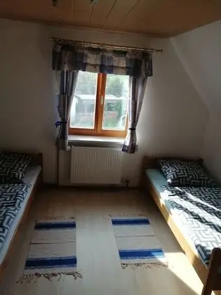 İki Ayrı Yataklı Oda, Ortak Banyo